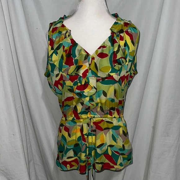 Vibrant Banana Republic Leaf Pattern ruffly sleeveless blouse size small - Picture 1 of 3